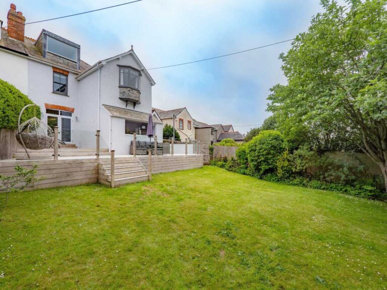 Bude Holiday Home Self Catering Sleeps 9 Fairhaven