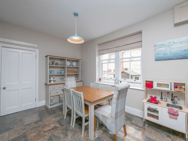 Fairhaven self catering accommodation boasts a spacious kitchen and dining room, 